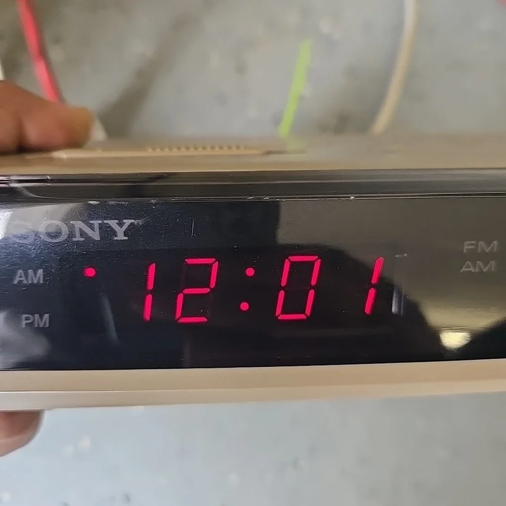 Vintage SONY ICF-C320 AM‎ FM Radio Alarm Clock Dream Machine Red LED Face Tested